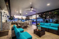House with Heated Pool and Outdoor kitchen close to Siesta Key Beach!!
