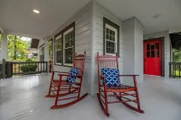 Modern Bungalow near River, CLT & Belmont Abbey