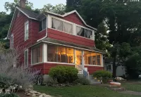 Spacious 5 Bedroom House On Double Lot In Lakeside One Block From The Lake!