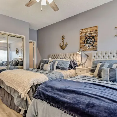 Dejablue Condo w/ pool on lake Texoma-Sleeps 8