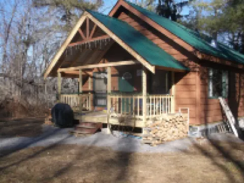 Cozy Camp Retreat! Enjoy four wheeling, hunting, 3 miles to Redfield Reservoir.