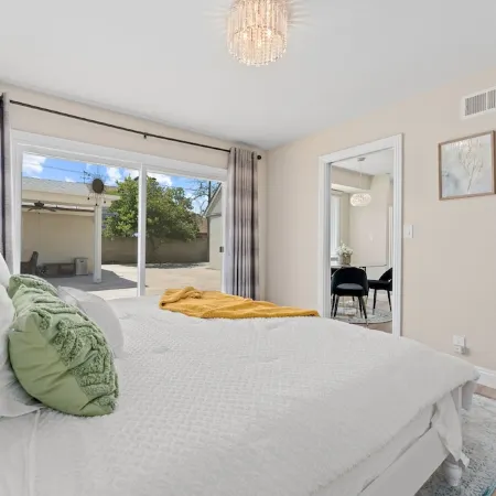 beautiful and quiet/2 beds/2baths house