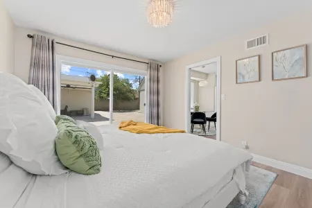 beautiful and quiet/2 beds/2baths house Отели в г. Глендора