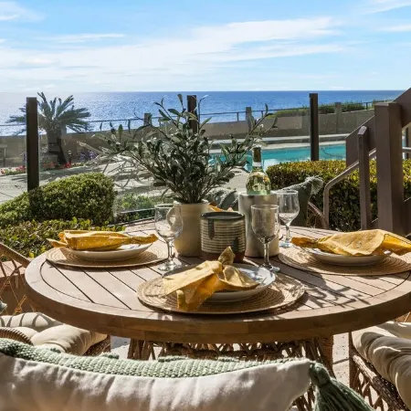 Poolside and Beachfront Remodeled Close to Everything!