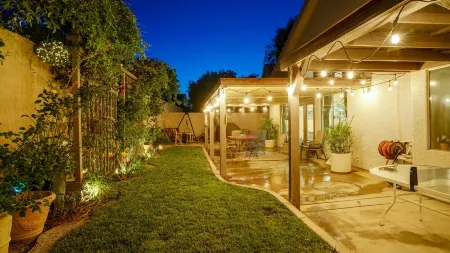 Beautiful Single Story Home in Green Valley - Near Airport and LV Strip Отели рядом с достопримечательностью «Cactus Garden Dr»