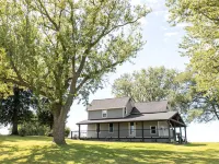 Private 30 Acre Farm W/ Walking Trails - Sleeps 10, Unwind & Enjoy the Outdoors.