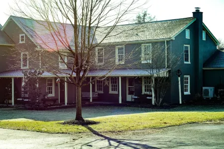 Fieldstone Farmhouse Guest Suite
