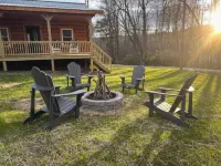 Chantilly Ridge. Hot Tub, Wifi, Near Blue Ridge Parkway