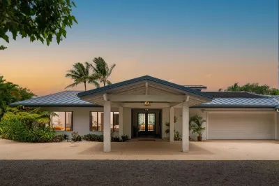 Entire Gated Estate w/ Lap Pool Ocean View AC in DT Kona