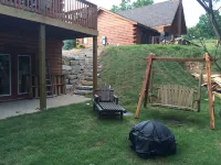 Ozark Legends Lodge- Lg Game Rm, Private Hot tub; 1 Mile to Thunder Ridge