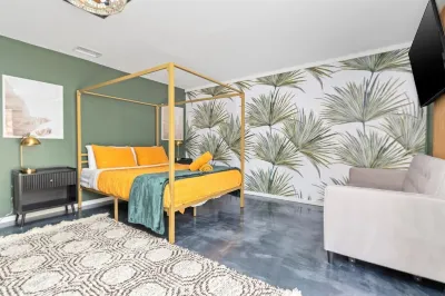 Pet Friendly Tropical Villa, Heated Salt Pool