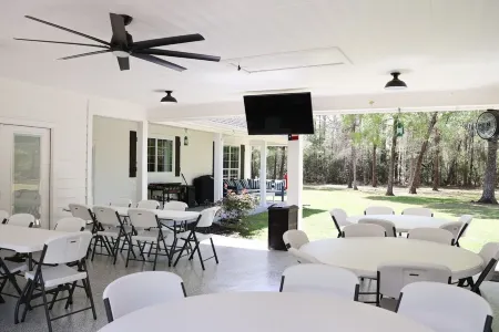 Modern Farmhouse & Guest Home in Wallisville!