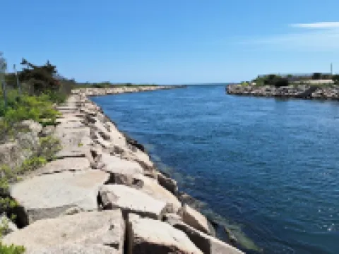 Westerly Getaway- Short drive to the beach, Walk to Downtown Shops & Restaurants ウェスタリーのホテル