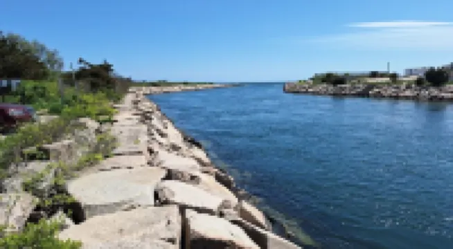 Westerly Getaway- Short drive to the beach, Walk to Downtown Shops & Restaurants