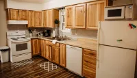 Minutes from Mt trails & River - 3 Bedroom House - Sleeps 7