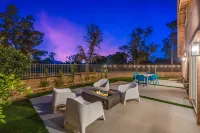 Newly renovated DESERT RETREAT *Private oversized Pool* Walk to Stagecoach
