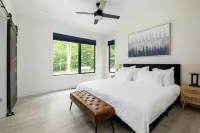 New Build Modern Cabin in Glen Arbor close to downtown Glen Arbor and Empire