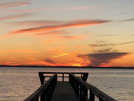 Luxury, private spa beach home steps to the ocean with sauna, hot tub, spa baths