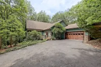 The Canopy: Single-Level Sky Valley Home w/ Private Sauna and Wellness Space