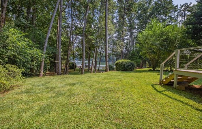 Lake Hartwell - House w/dock, screened in porch and firepit