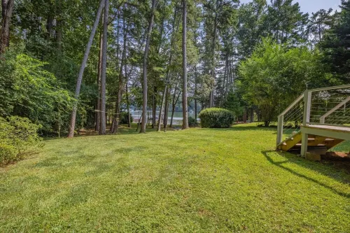 Lake Hartwell - House w/dock, screened in porch and firepit