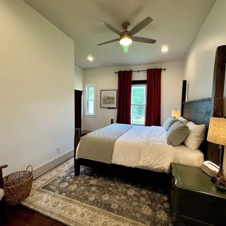 1910 on Route 66 is a Charming historic 2 bedroom 2 bath home, close to downtown