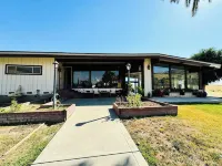 Charming 2-bedroom country house in Exeter with WiFi, AC, Mountain views Hotels near Lakes Trail in Sequoia National Park
