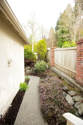 Pacific Northwest Living Guest House - 1 Bedroom + Loft with Queen Bed Hotels in Mukilteo