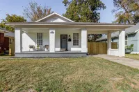 Newly Renovated- 3 miles to Beale St. / Fully Fenced in Private Parking. Hotel dekat 901 Comics