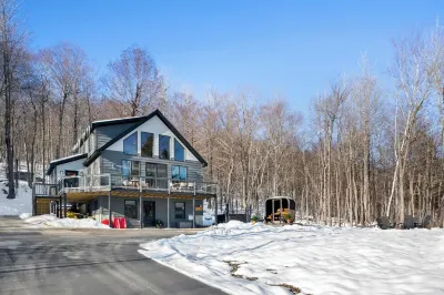 Safety Certified Luxury Private, Dog-Friendly New Home, 3 Miles to Sunday River. Hotels near Sunday River Resort