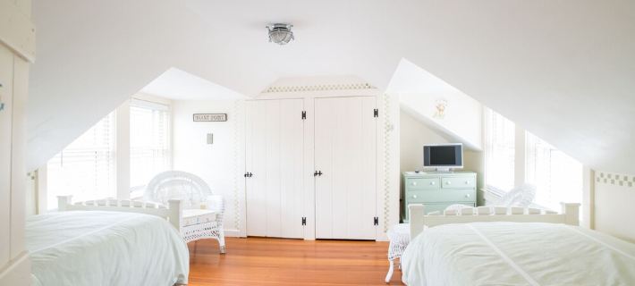 Gorgeous 10 Min. Walk to Downtown. Perfect for Families. Large Backyard. Hotels in Nantucket County