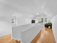 Modern Downtown Lake Oswego Home! Hotels in Lake Oswego