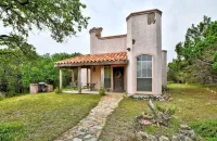 Blue Armadillo - Cozy Country Cabin Close to Downtown Wimberley