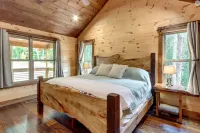 Peaceful and pristine newly built cabin perfectly located near the Ocoee River