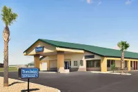 Travelodge by Wyndham Unadilla/Perry Near I-75 فنادق في Unadilla