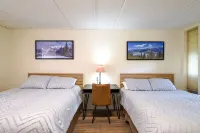 Remodeled Open and Spacious Center Village with a View! 2 Bedrooms 3 Full Baths - バルコニー