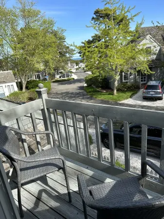 Nantucket Style Cottage Steps from Private Beach