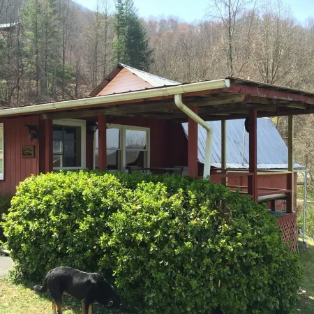 Alarka Cabin Guest House With Great Mountain Sunsets And WiFi Included