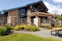 Serene Lakefront Retreat in Poconos: Beach, Pools, Gym, Fireplace & Pet-Friendly