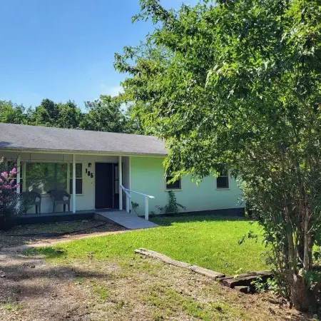 Family-sized in Historic Reeds Spring. 10 min to SDC,  Lake. 20 min to Branson