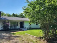 Family-sized in Historic Reeds Spring. 10 min to SDC,  Lake. 20 min to Branson