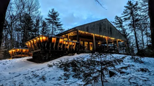 Lakefront Retreat with a Private Beach Hotels in Woodstock