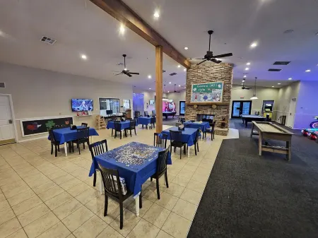 Family-Friendly Branson Condo w/ Outdoor Pool!