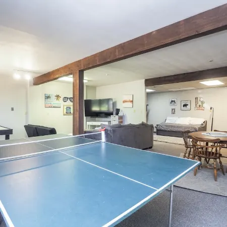 Charming Lake House within Walking Distance from Lake