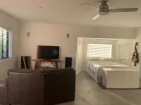 1-bedroom vacation home just 21 minutes from Hollywood Boulevard Hotel dekat Altadena Ale & Wine House