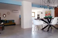 New rehabilitated house with pool, 10 minutes from the beach