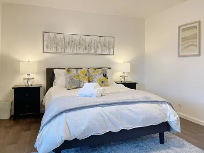 Fully renovated 2B/1b in Downtown Hôtels à proximité de : Huckleberry Botanic Regional Preserve