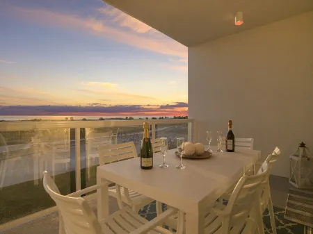 LUXURY 5-STAR BEACHFRONT CONDO with POOL
