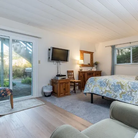 Restored Home With Unobstructed Ocean View, Steps to The Sea