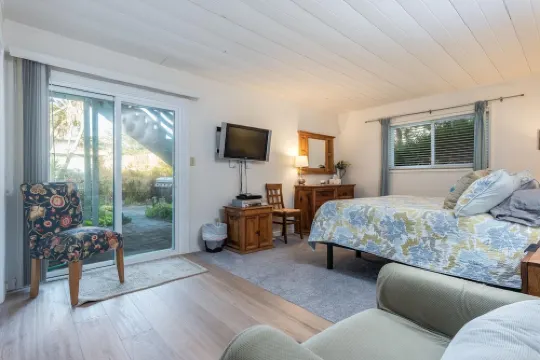 Restored Home With Unobstructed Ocean View, Steps to The Sea